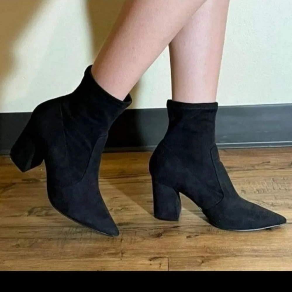 Steve Madden black sock ankle bootie "Helix" microfiber or faux suede size 7
